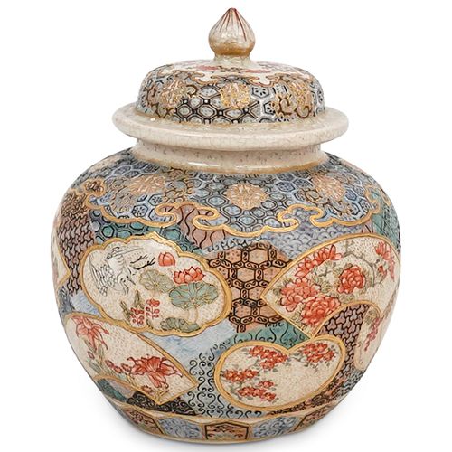 ANTIQUE SATSUMA PORCELAIN URNDESCRIPTION: