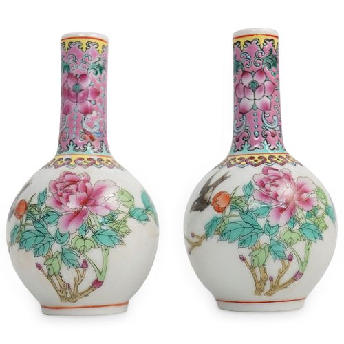 PAIR OF CHINESE FAMILLE ROSE PORCELAIN