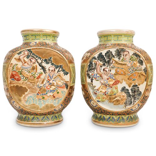 A PAIR OF SATSUMA PORCELAIN URNSDESCRIPTION: