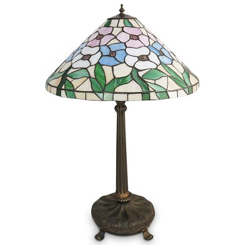 TIFFANY STYLE STAINED GLASS LAMPDESCRIPTION: