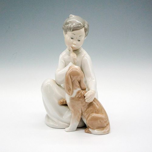 BOY WITH DOG 1004522 - LLADRO FIGURINEPorcelain