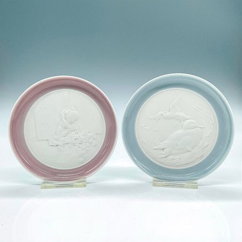 2PC LLADRO PORCELAIN PLATES LOOKING 38f5fe