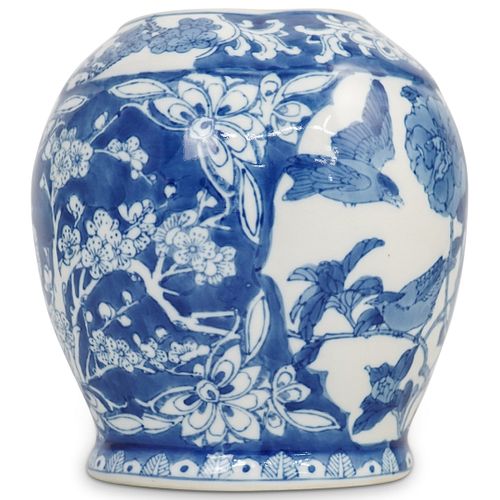 CHINESE WHITE & BLUE VASEDESCRIPTION: