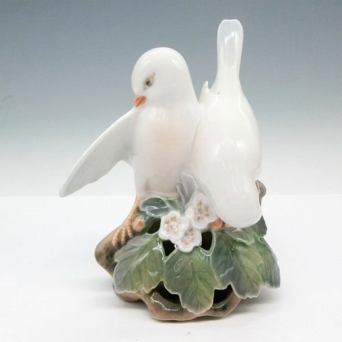 ROYAL COPENHAGEN PORCELAIN FIGURINE  38f838