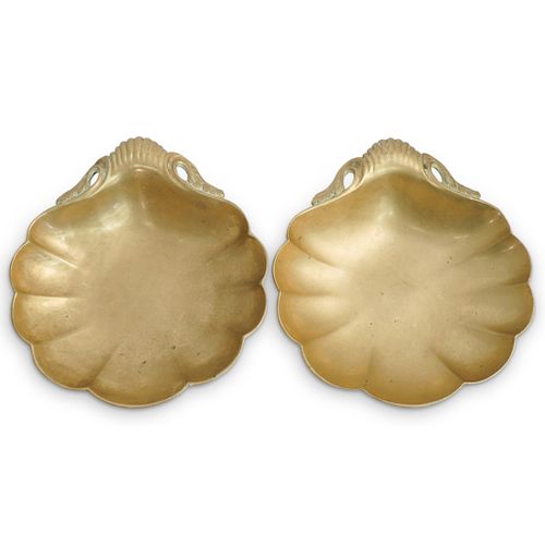 PAIR OF DORE BRONZE SHELL DISHESDESCRIPTION  38f9da