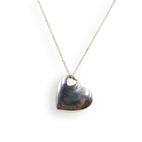 TIFFANY & CO. HEART PENDANT NECKLACEDESCRIPTION: