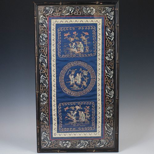 ANTIQUE CHINESE SILK EMBROIDERYDESCRIPTION: