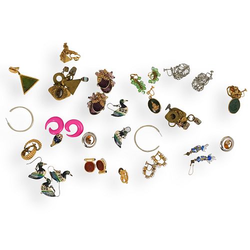  29 PC LOT OF COSTUME JEWELRYDESCRIPTION  392317