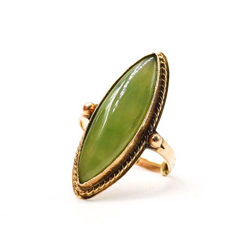 CHINESE 14K GOLD AND JADE RINGDESCRIPTION: