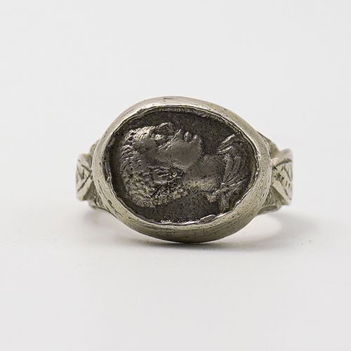 ROMAN IMPERIAL SILVER RINGDESCRIPTION: