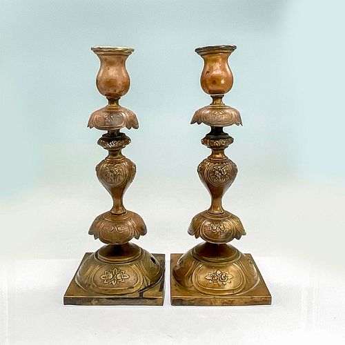 PAIR OF VINTAGE BRONZE CANDLESTICKSTwo 39281c