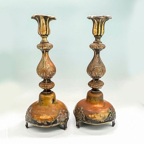 PAIR OF VINTAGE BRONZE CANDLESTICKSTwo 39281e