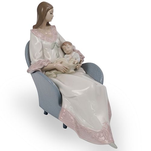 LLADRO "MY LITTLE TREASURE" PORCELAINDESCRIPTION:A