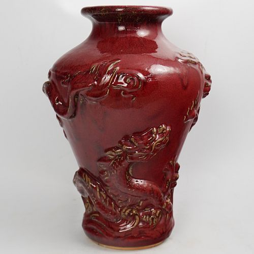 CHINESE DRAGON MOTIF RED VASEDESCRIPTION  3929d0