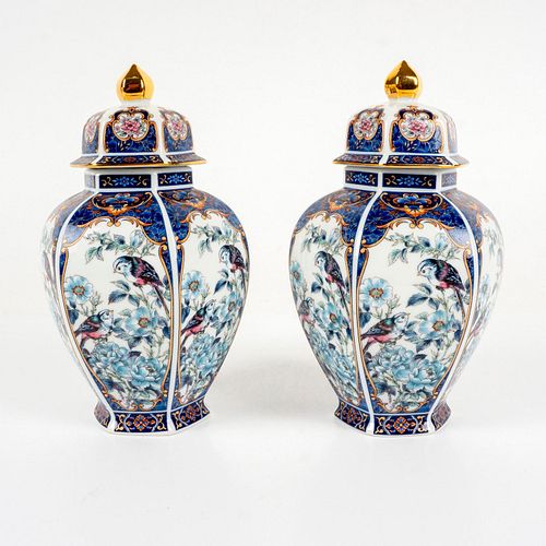 PAIR OF HEXAGONAL PORCELAIN LIDDED 392b52