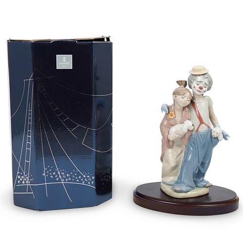 LLADRO PALS FOREVER FIGURINEDESCRIPTION: