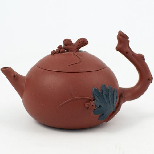 CHINESE YIXING CLAY TEAPOTDESCRIPTION: