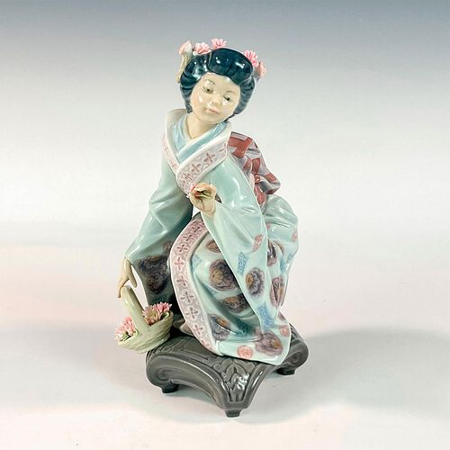 YUKI 1001448 - LLADRO PORCELAIN FIGURINEGlossy