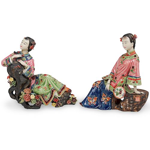  2 PC CHINESE PORCELAIN FIGURINESDESCRIPTION  39339f