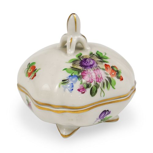 HEREND COVERED PORCELAIN BOXDESCRIPTION: