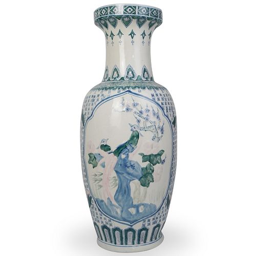 CHINESE PORCELAIN VASEDESCRIPTION: