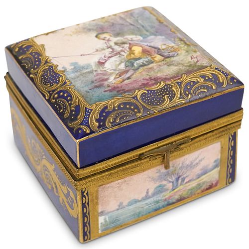 ANTIQUE SEVRES PORCELAIN BOXDESCRIPTION  3914af