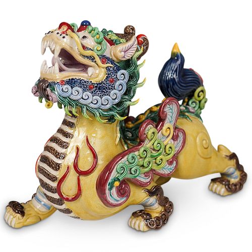 CHINESE CERAMIC FOO DOG STATUEDESCRIPTION: