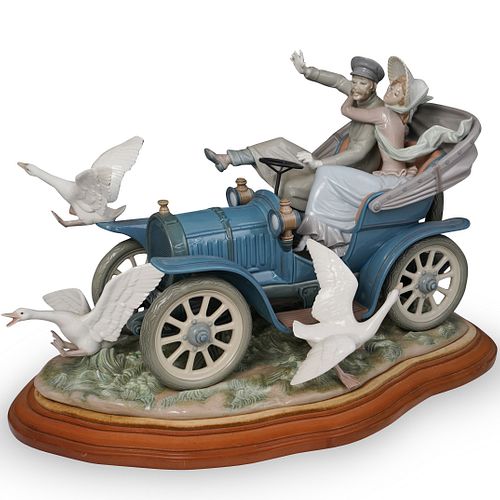 LLADRO CAR IN TROUBLE PORCELAIN 3917f0