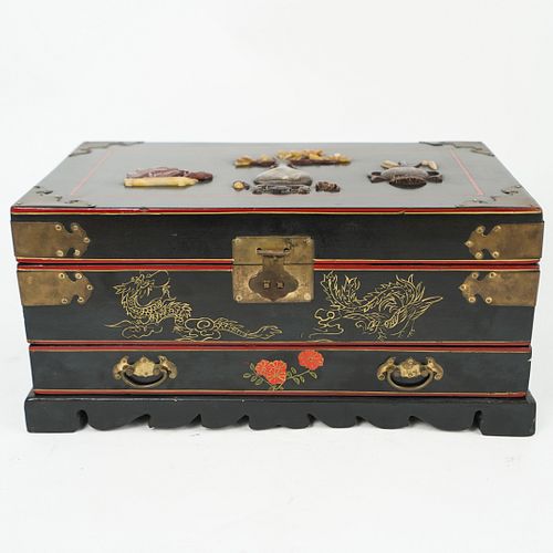 CHINESE JADE ADORNED JEWELRY BOXDESCRIPTION  3918c2