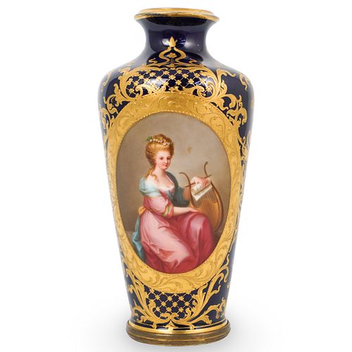 ROYAL VIENNA PORCELAIN VASEDESCRIPTION: