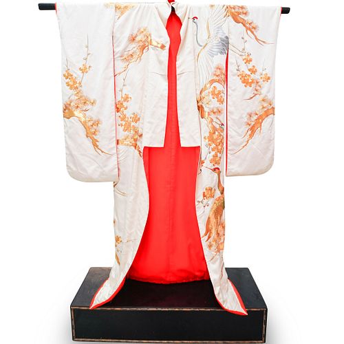 JAPANESE WEDDING KIMONO ON WOODEN 391a20