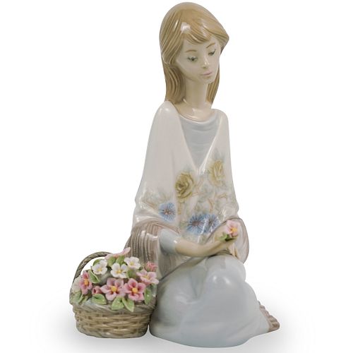 LLADRO "FLOWERS SONG" FIGURINEDESCRIPTION: