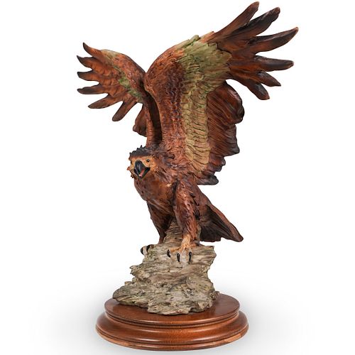 PORCELAIN HAWK SCULPTUREDESCRIPTION: