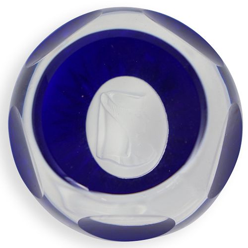 BACCARAT CAMEO CRYSTAL PAPERWEIGHTDESCRIPTION: