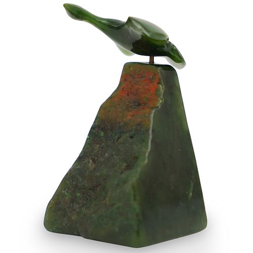 HAND CARVED GREEN JADE BIRDDESCRIPTION: