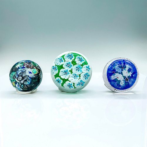 3PC MURANO GLASS PAPERWEIGHTA set of