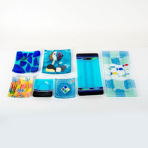 7PC GLASS PLATES BLUE ART THEME AND