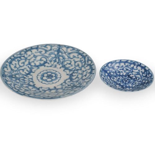 PAIR OF CHINESE PORCELAIN PLATESDESCRIPTION: