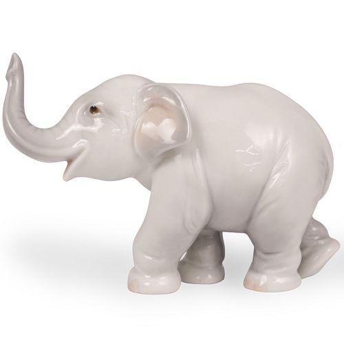 LLADRO PORCELAIN ELEPHANTDESCRIPTION  392095