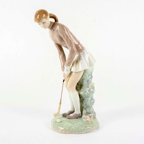 WOMAN GOLF PLAYER 4851 - LLADRO