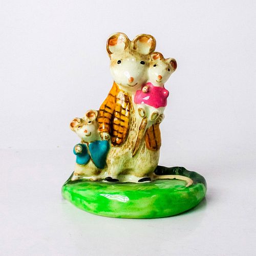 BESWICK KITTY MACBRIDE FIGURINE  394d9e