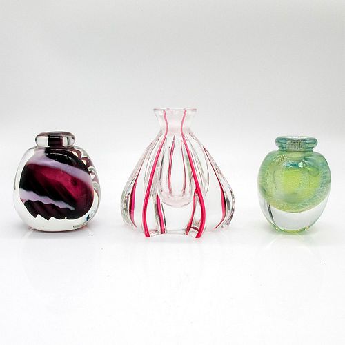 3PC ART GLASS MINIATURE BUD VASES  394e40