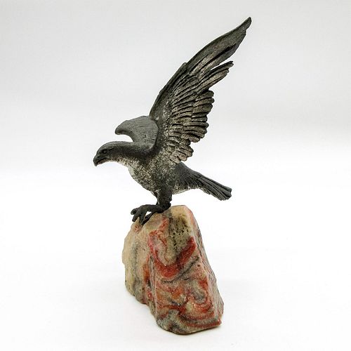 VINTAGE EA METAL EAGLE FIGURINE ON BASEDepicts