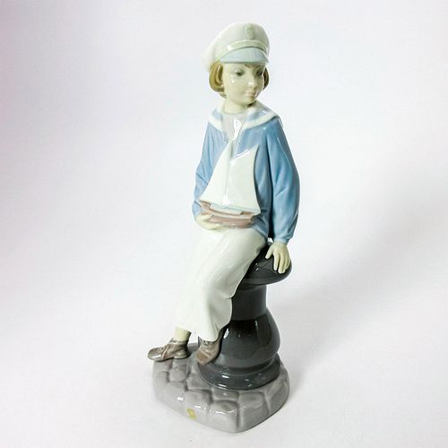 BOY WITH YACHT 1004810 LLADRO 395326