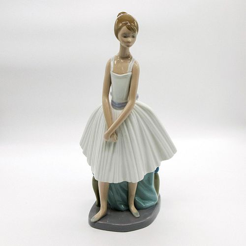 NAO BY LLADRO FIGURINE, BALLERINAGlossy