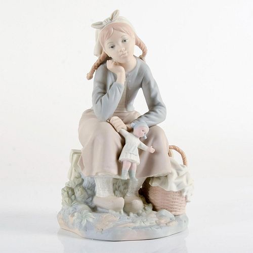 GIRL WITH DOLL 1011211 - LLADRO