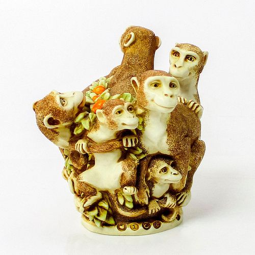 HARMONY KINGDOM TRINKET BOX, FAMILY