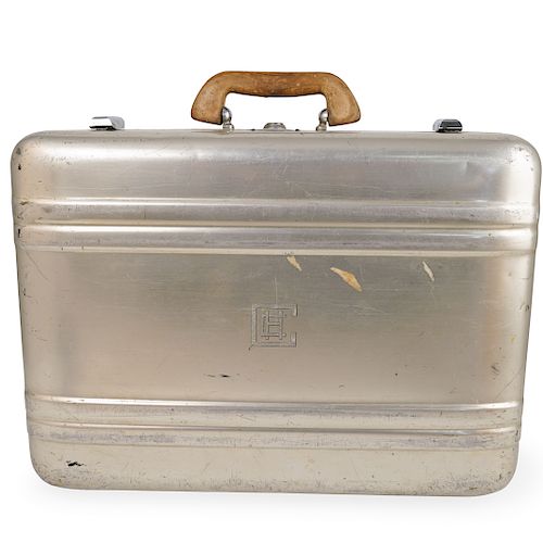 VINTAGE ALUMINUM HALLIBURTON SUITCASEDESCRIPTION  3938a4