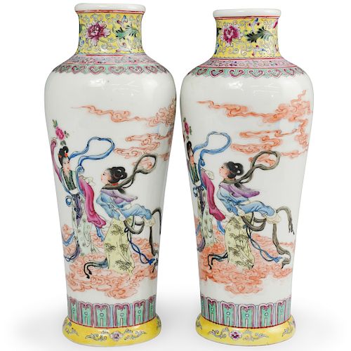 PAIR OF CHINESE FAMILLE ROSE PORCELAIN 393a35