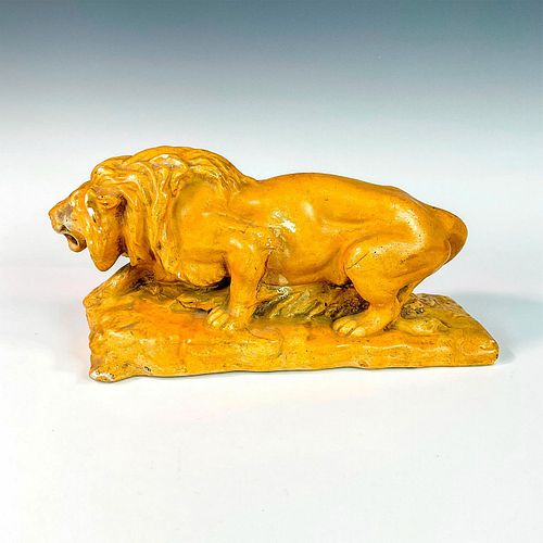 VINTAGE CERAMIC LION SCULPTUREA